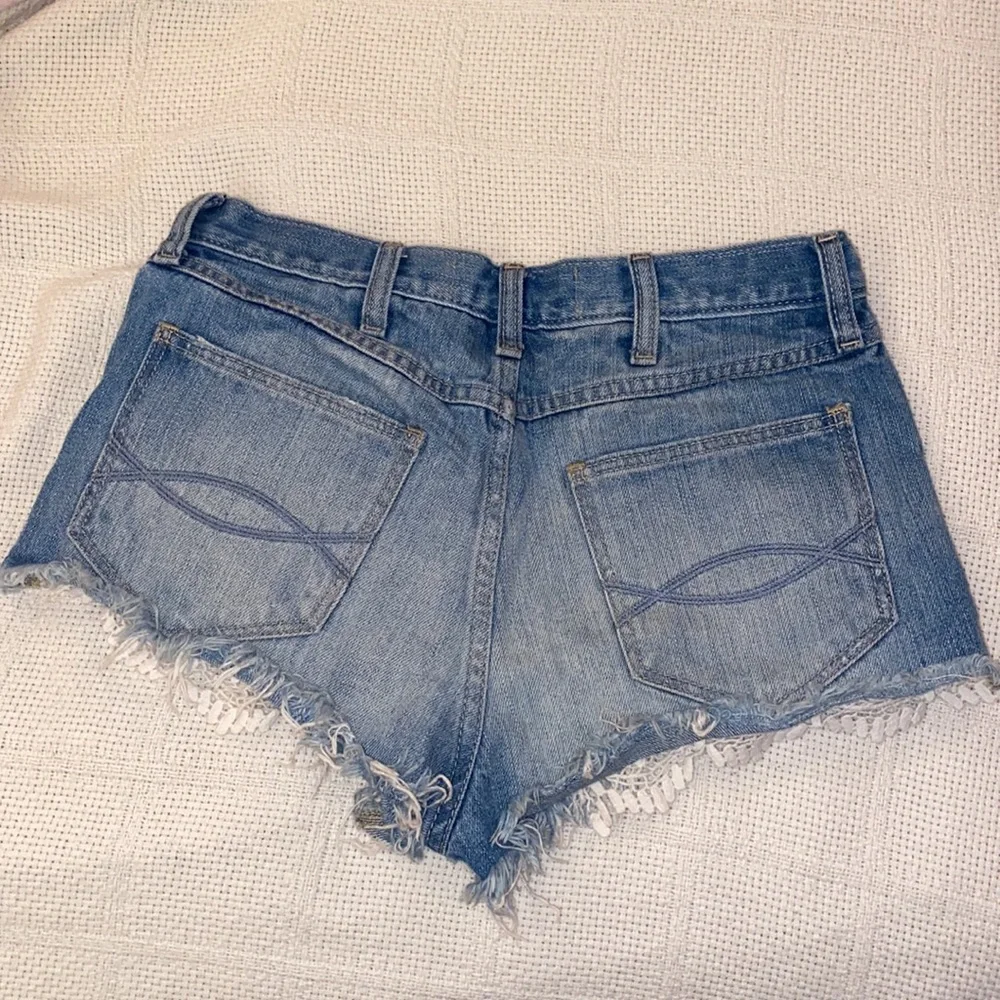 W25/Size 0 Abercrombie & Fitch festival high rise shorts - Picture 2 of 5